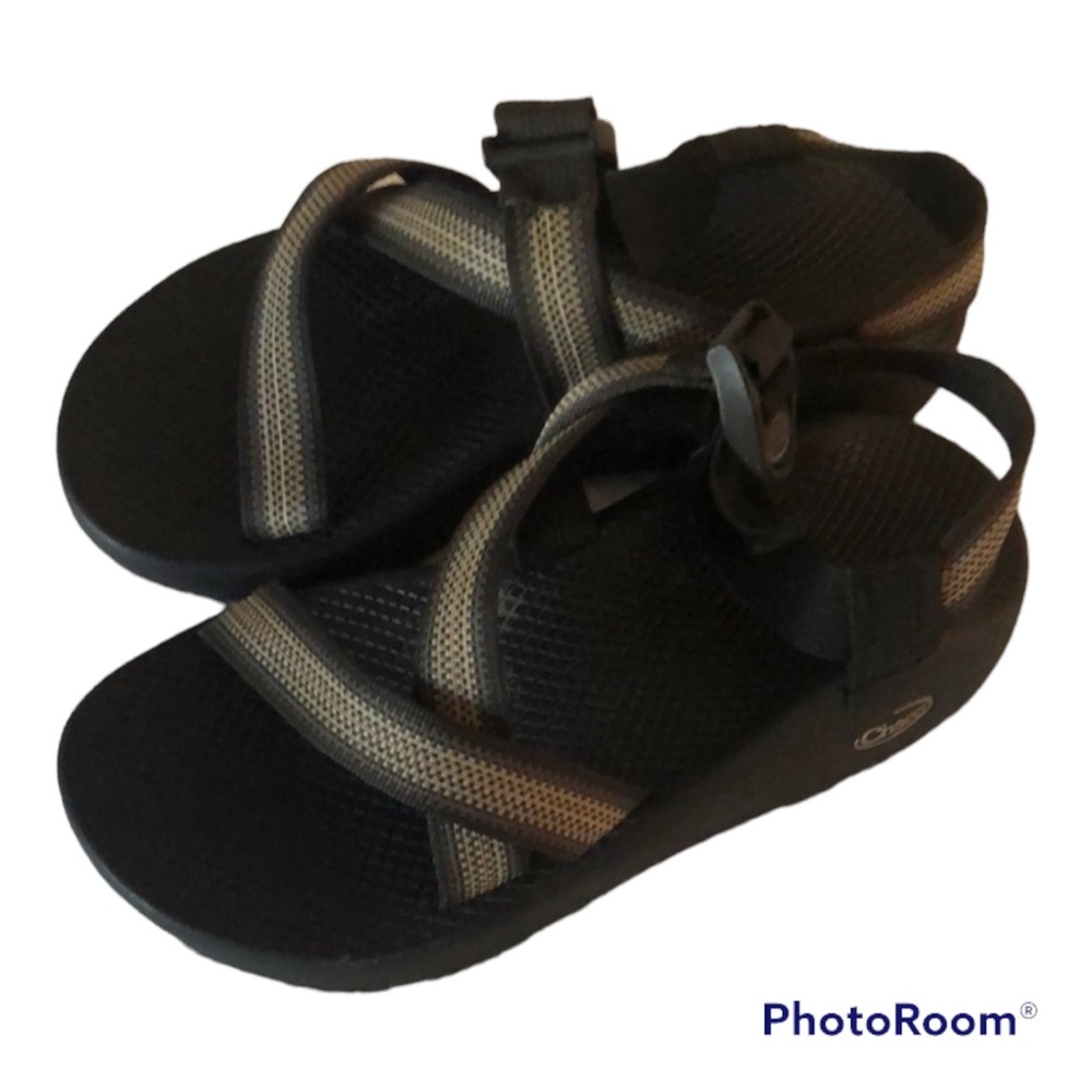 Woman’s black & gray spring strappy adjustable Chaco - Picture 4 of 9